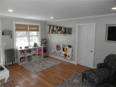 9 Greenbrier Rd, Greenville, RI 02828 - photo 3