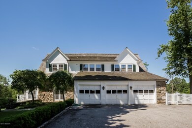 420 Round Hill Rd unit Cottage, Greenwich, CT 06831 - photo 2