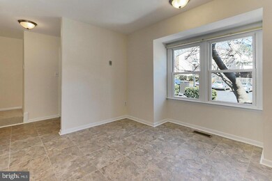 3064 Southern Elm Ct, Fairfax, VA 22031 - photo 6