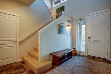 1441 Highland View Loop-Entry2