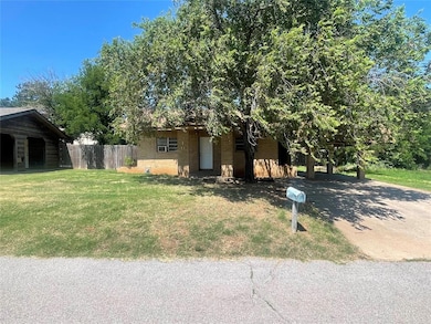 310 N 20th St, Clinton, OK 73601 - photo 2