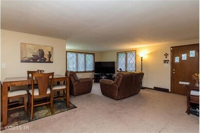 6407 Forest Ct, Windsor Heights, IA 50324 - photo 2