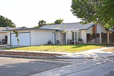 3749 N Ezie Ave, Fresno, CA 93727 - photo 3