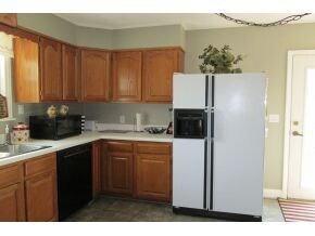 176 E Highland Rd, Johnson City, TN 37601 - photo 2