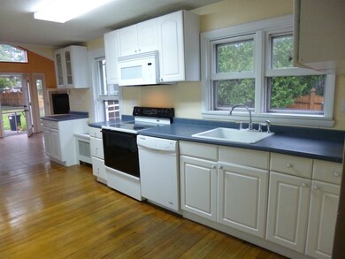 75 Orchard Ave, Middletown, RI 02842 - photo 2