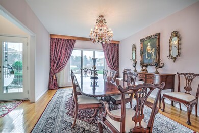 009_DINING ROOM