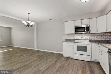 8210 Wycliffe Ct, Manassas, VA 20109 - photo 3