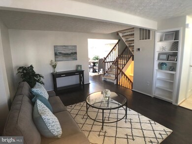 8029 Tyson Oaks Cir, Vienna, VA 22182 - photo 4