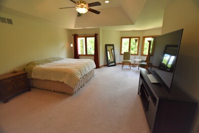 4304 Camelot Cir, Naperville, IL 60564 - photo 3