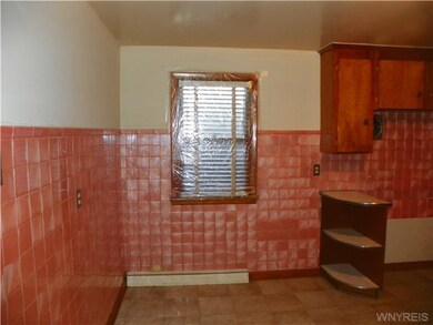 2216 Falls St, Niagara Falls, NY 14303 - photo 4