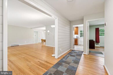 18313 Candice Dr, Triangle, VA 22172 - photo 4