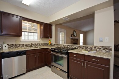 3927 Hunters Lake Cir E, Jacksonville, FL 32210 - photo 3