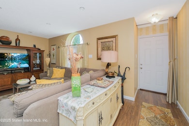 51 Village Ln unit A, Staten Island, NY 10312 - photo 6