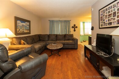 1630 S 5th Place, Broken Arrow, OK 74012 - photo 2