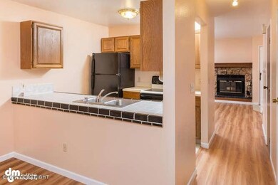 4610 Piper Street  13-small-007-Kitchen-