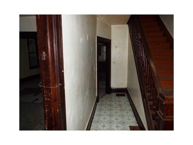 Entry/Foyer.