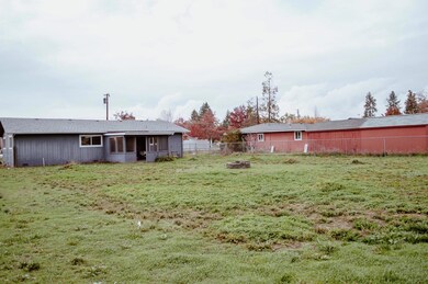 1385 Redwood Cir, Grants Pass, OR 97527 - photo 4