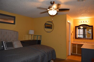 8715 Saratoga Forest Dr, Houston, TX 77088 - photo 5