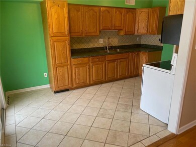 Kitchen with room for table and chairs, ceramic ti