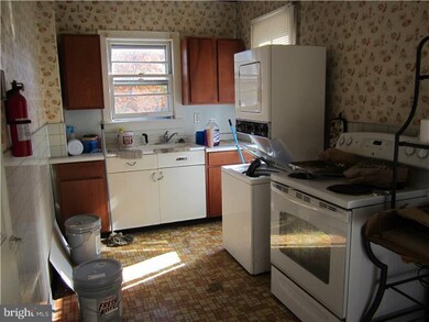 164 7th St unit 2ND FL, Salem, NJ 08079 - photo 4