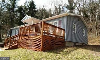 290 Cornelius Ave, Berkeley Springs, WV 25411 - photo 3