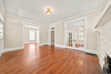 French Doors to Dining Room. Great for Entertaining.