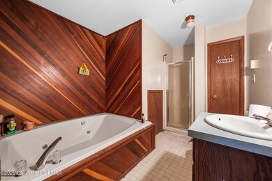 135 Salisbury Rd, Bushkill, PA 18324 - photo 4