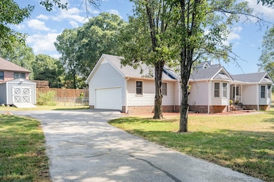 1208 Hartsfield Dr, Columbia, TN 38401 - photo 2