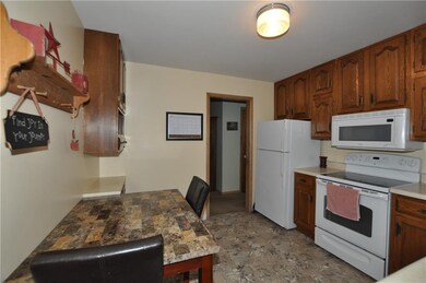 506 E 22nd St S, Newton, IA 50208 - photo 3