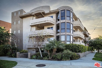 11766 W Sunset Blvd unit 302, Los Angeles, CA 90049 - photo 2