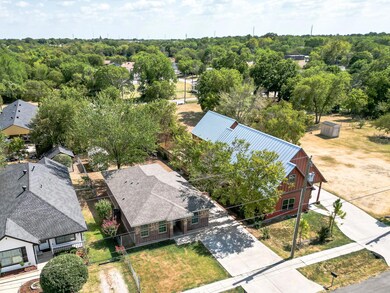 407 Houston St, Ennis, TX 75119 - photo 4