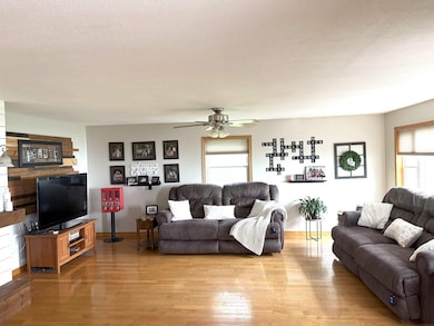 17234 Balltown Rd, Sherrill, IA 52073 - photo 3