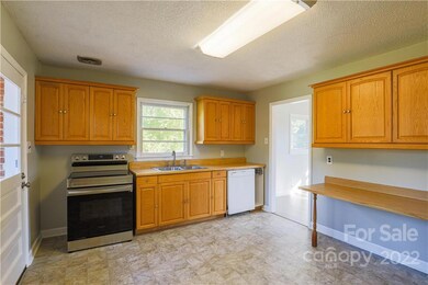 173 Shumaker Dr, Statesville, NC 28625 - photo 6