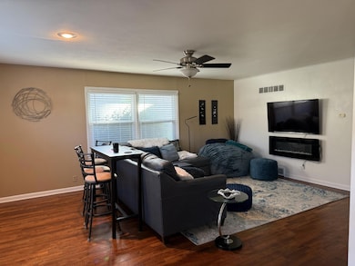 1056 S Salt Pond Ave, Marshall, MO 65340 - photo 5