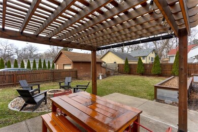 1434 44th St, Des Moines, IA 50311 - photo 5