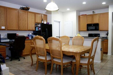 Kitchen/ Dining