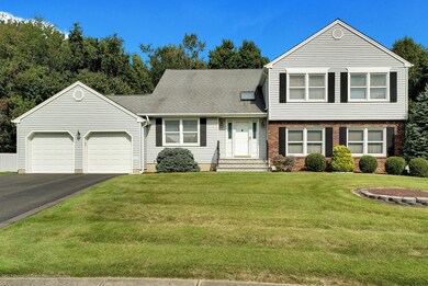 17 Carriage Ct Marlboro-large-001-114-Fr