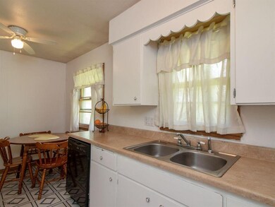 827 E 24th St, Des Moines, IA 50317 - photo 7