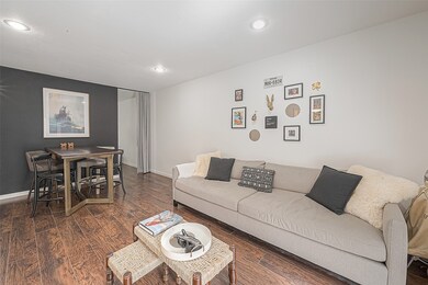 Large living / dining combo, making the condo idea
