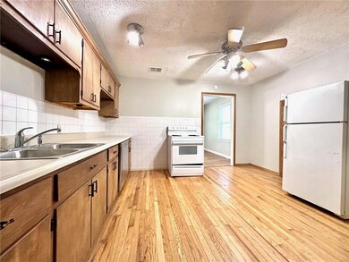 1607 W Sheley Rd, Independence, MO 64052 - photo 5