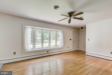 913 Dixon Ave, Sykesville, MD 21784 - photo 5