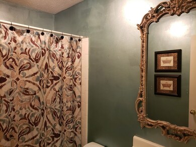 Shared bath for Guest #1 & #2