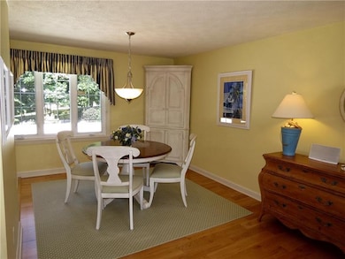 The 11X10 diningroom is open to both the kitchen &