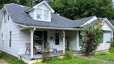 1216 Brown St, Paris, TN 38242 - photo 2