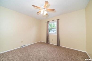 2228 Valley Dr, Davenport, IA 52806 - photo 6
