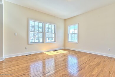 New Construction off Beaver-large-011-Li
