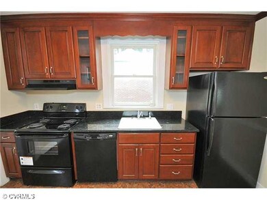 Kitchen - Plenty of cabinet/storage space!