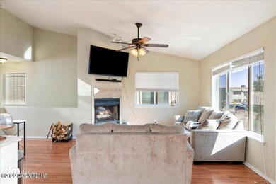 03-Living Room_MAX5757