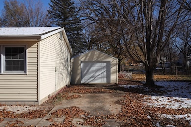 418 S 13th St, Estherville, IA 51334 - photo 5