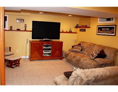 Den/Family/Great Room. Large Family Room